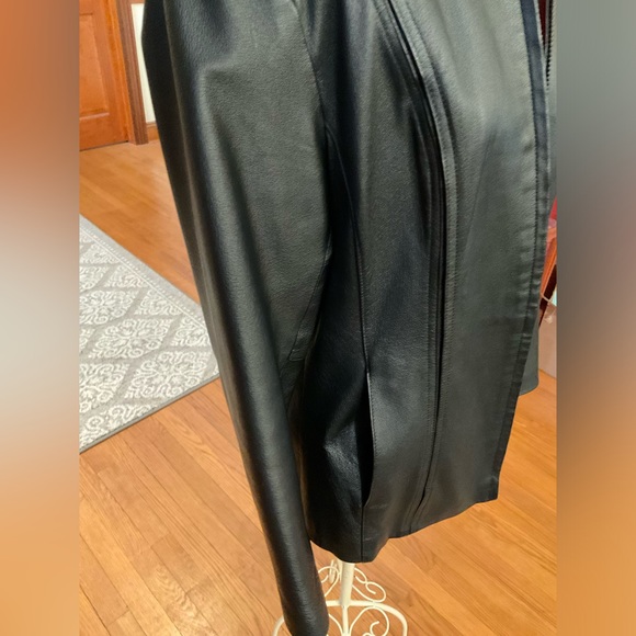 Leather jacket - Picture 3 of 12